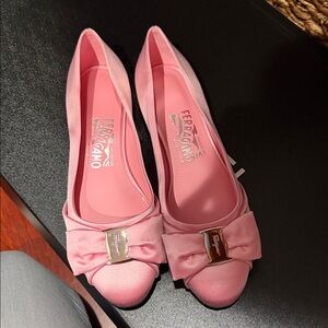 Salvatore Ferragamo Pink Bow Flats never one